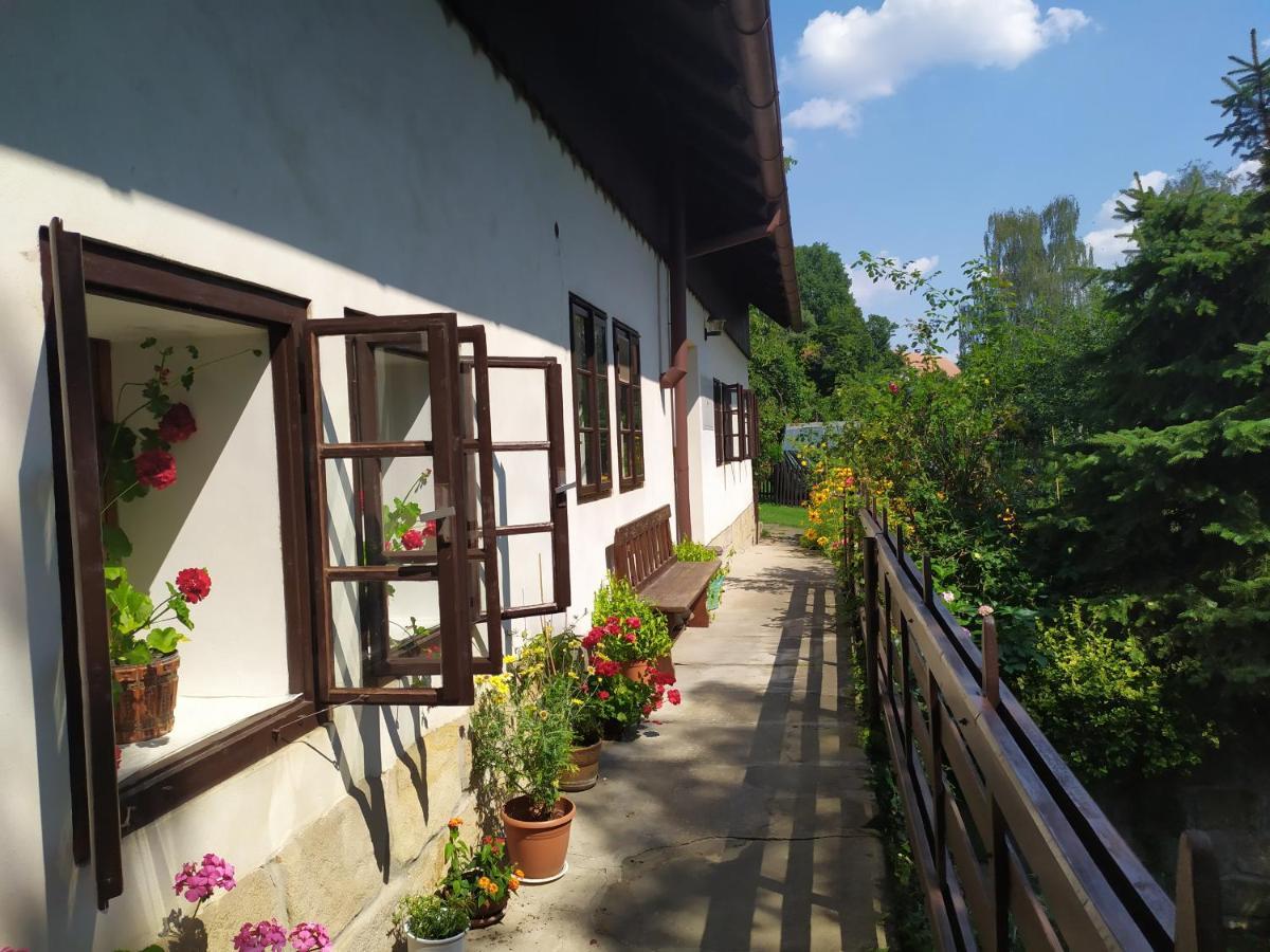 Ubytovani V Ceskem Raji Hotel Holin Exterior photo
