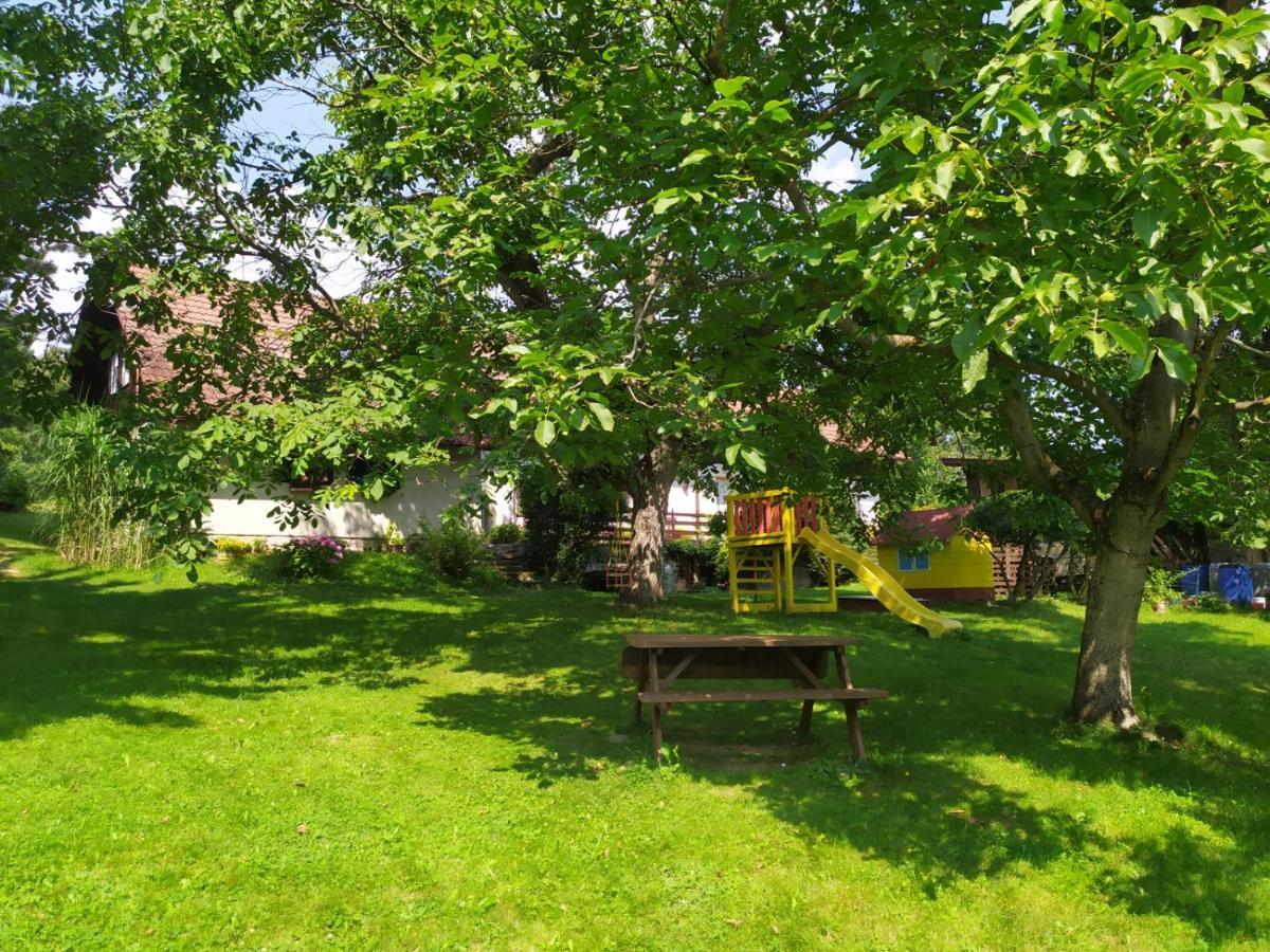Ubytovani V Ceskem Raji Hotel Holin Exterior photo